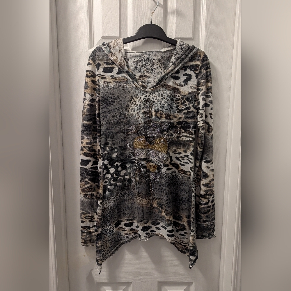 V Cristina Animal Print Hoodie with Heart Design